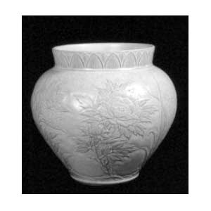 板谷波山『花卉文彩磁瓶』